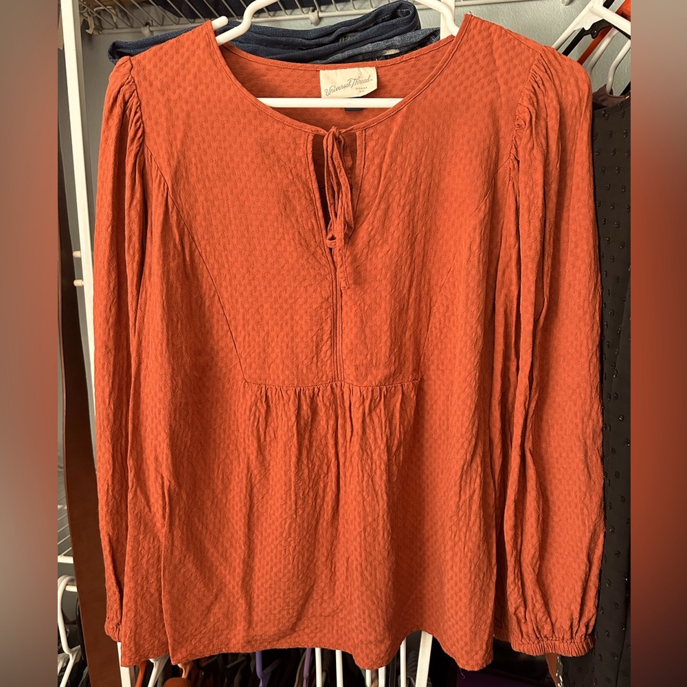Universal Tread
Rustic orange colored blouse
long sleeve
Like-new condition